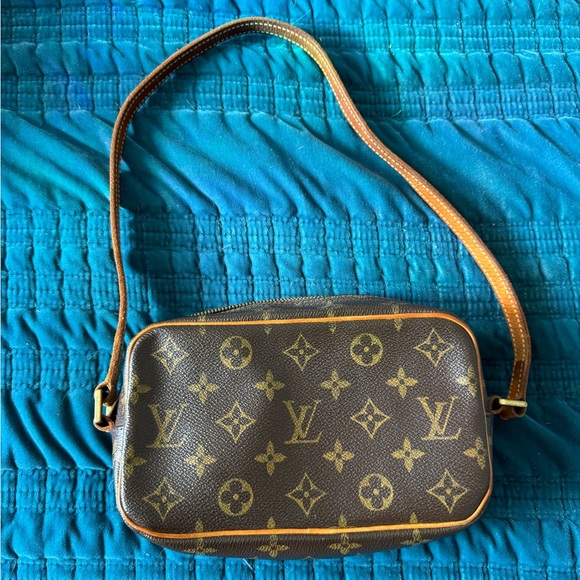 Authentic Louis Vuitton - Picture 2 of 10